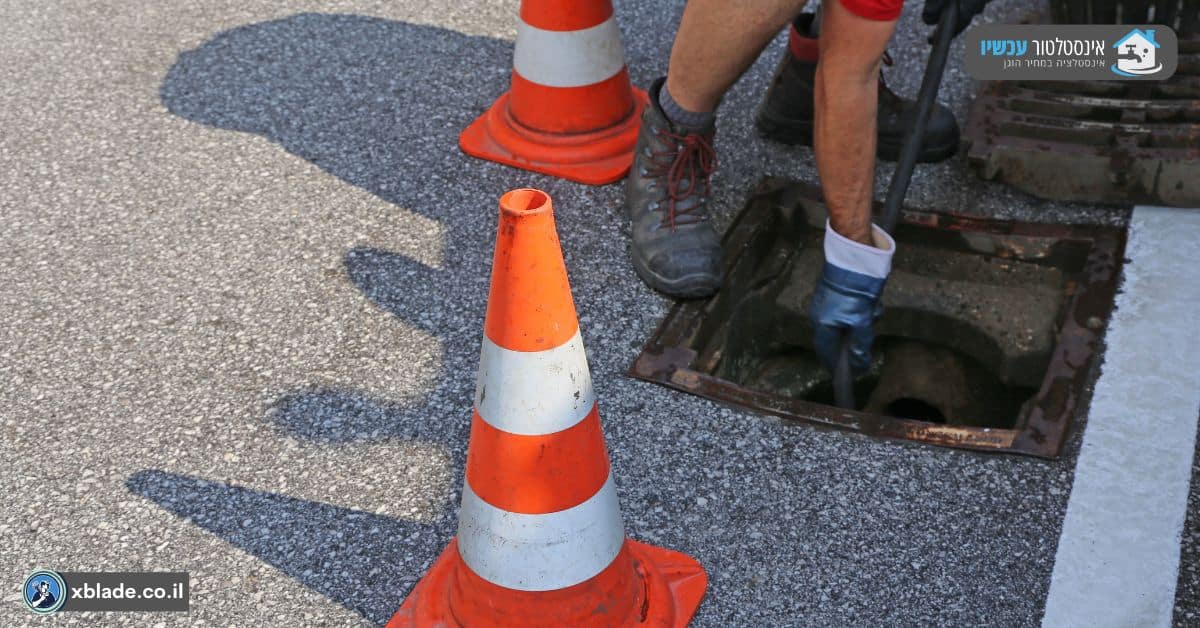 פתיחת סתימה בביוב בכפר ורבורג